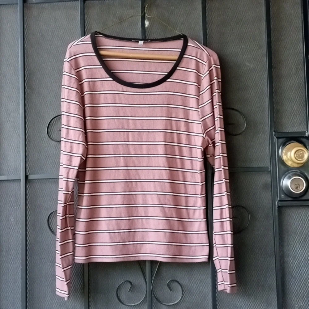 💜 4/$24 ribbed dusty rose and white striped long sleeve top size xl